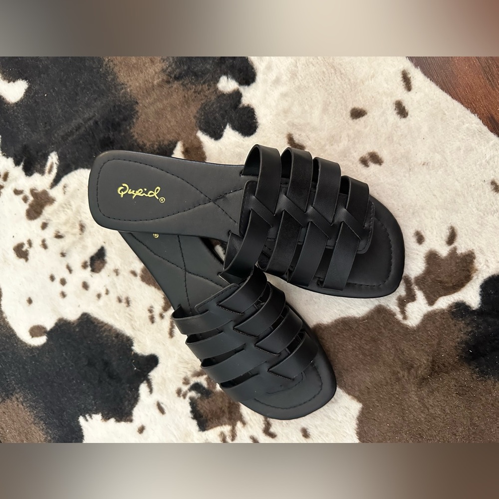Black sandals 🖤